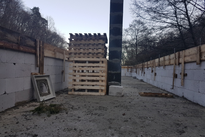 Staviame staničnú budovu Staviame staničnú budovu