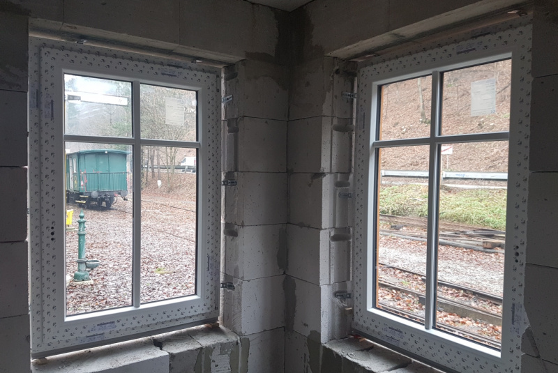 Staviame staničnú budovu Staviame staničnú budovu