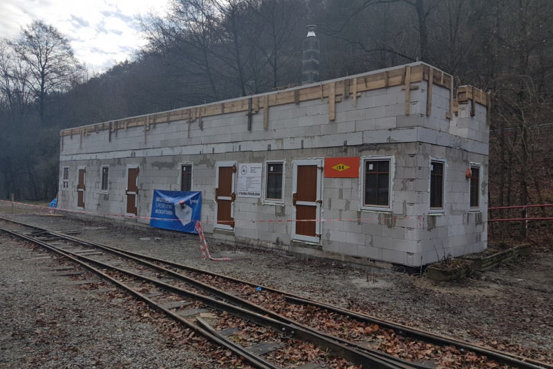 Staviame staničnú budovu Staviame staničnú budovu