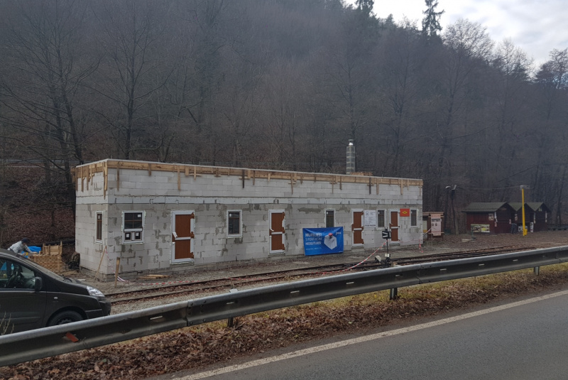 Staviame staničnú budovu Staviame staničnú budovu