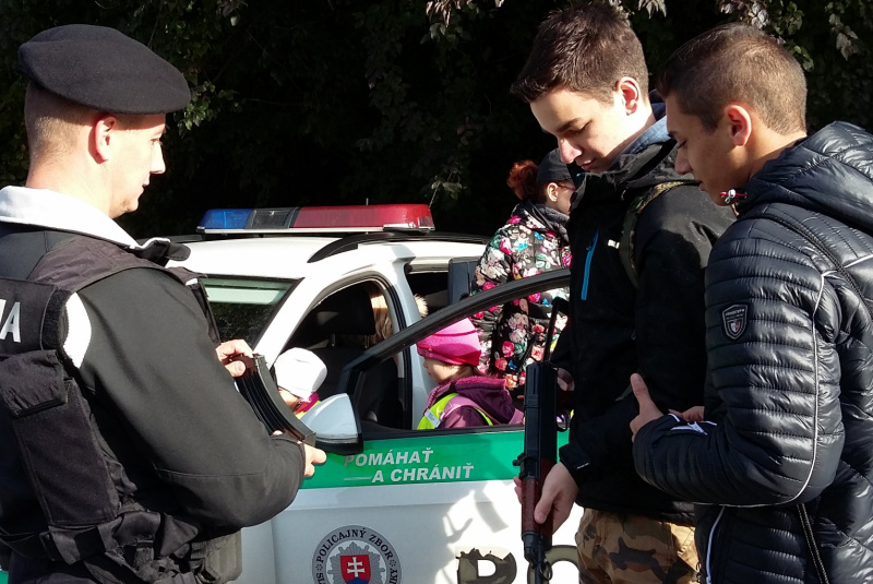 Branný deň s políciou Branný deň s políciou