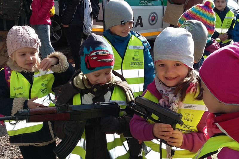 Branný deň s políciou Branný deň s políciou