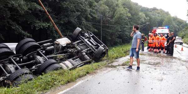 NEHODA cisterna v stanici Čermeľ