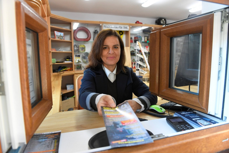  Staničná budova je dokončená