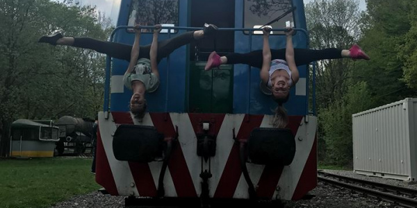 POLE DANCE na železnici