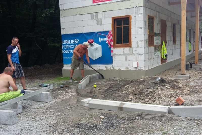  Výstavba nového nástupišťa