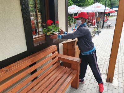 Ukradnutý kvetináč je už na mieste